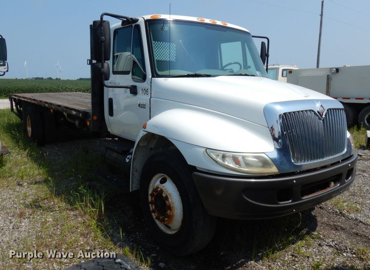 image for item DL5494 2005 International 4300 SBA  flatbed truck