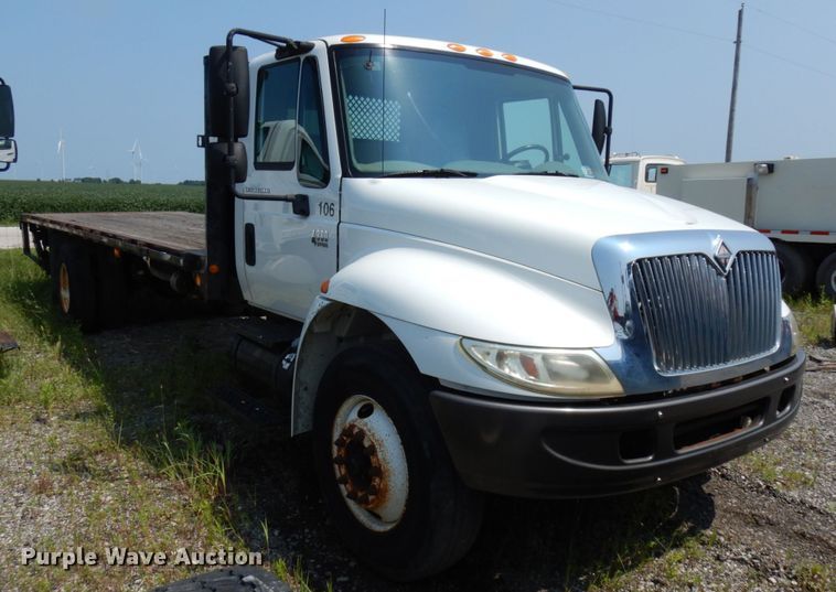 image for item DL5494 2005 International 4300 SBA  flatbed truck