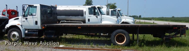 image for item DL5494 2005 International 4300 SBA  flatbed truck