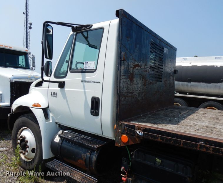 image for item DL5494 2005 International 4300 SBA  flatbed truck