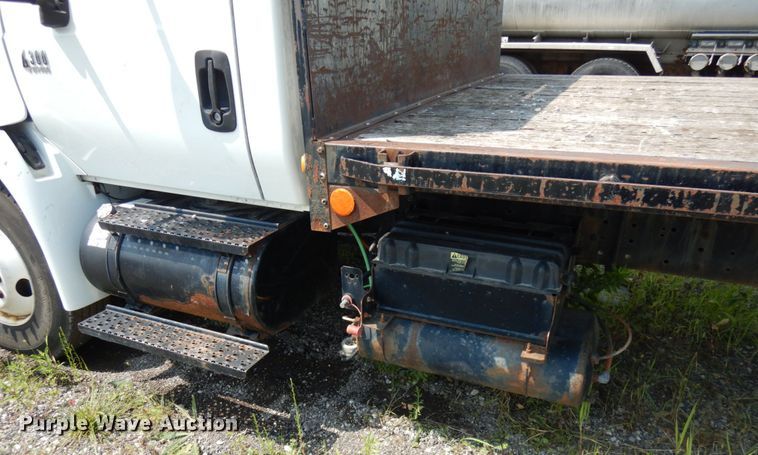 image for item DL5494 2005 International 4300 SBA  flatbed truck