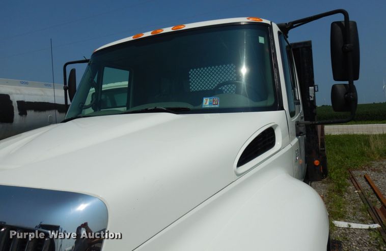 image for item DL5494 2005 International 4300 SBA  flatbed truck