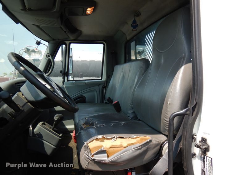 image for item DL5494 2005 International 4300 SBA  flatbed truck