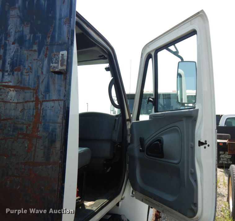 image for item DL5494 2005 International 4300 SBA  flatbed truck