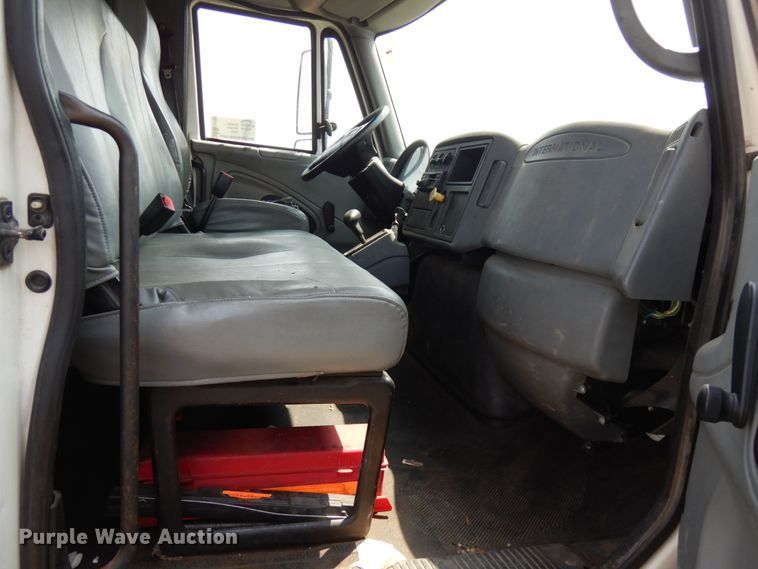 image for item DL5494 2005 International 4300 SBA  flatbed truck