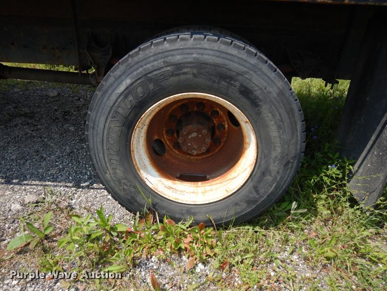 image for item DL5494 2005 International 4300 SBA  flatbed truck