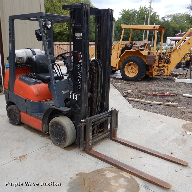 image for item DM1343 Toyota 42-6FGCU25  forklift