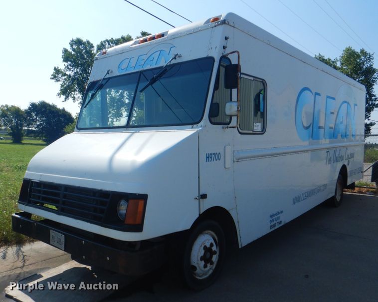 image for item DM3943 2008 Freightliner MT45  delivery truck