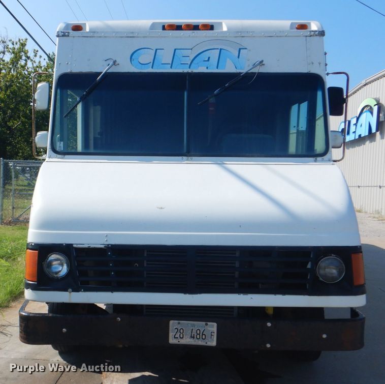 image for item DM3943 2008 Freightliner MT45  delivery truck