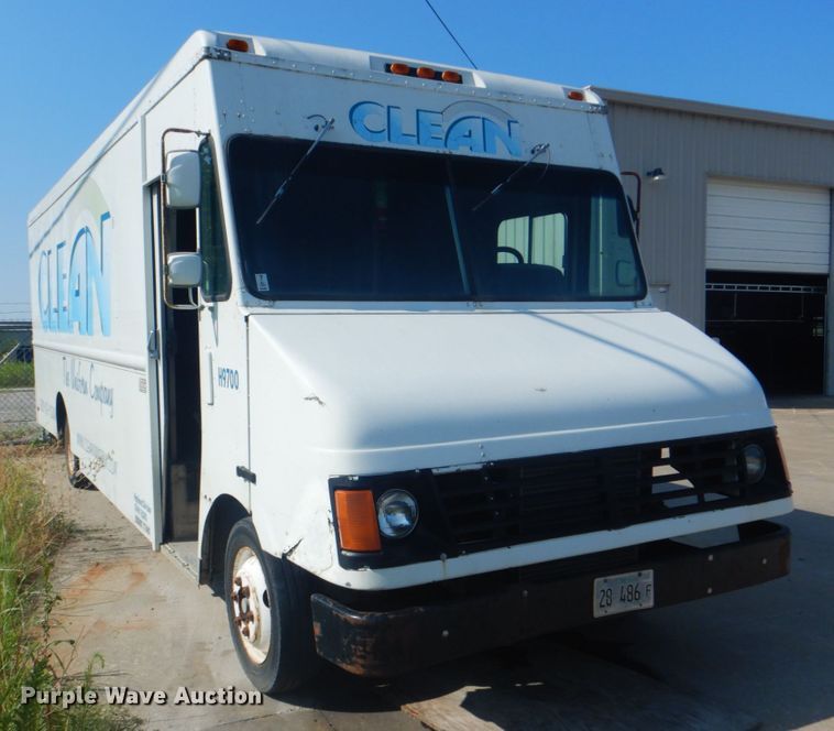 image for item DM3943 2008 Freightliner MT45  delivery truck