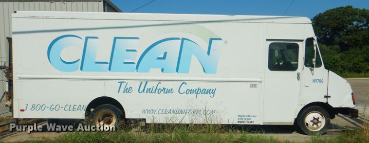 image for item DM3943 2008 Freightliner MT45  delivery truck