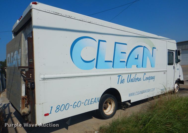 image for item DM3943 2008 Freightliner MT45  delivery truck