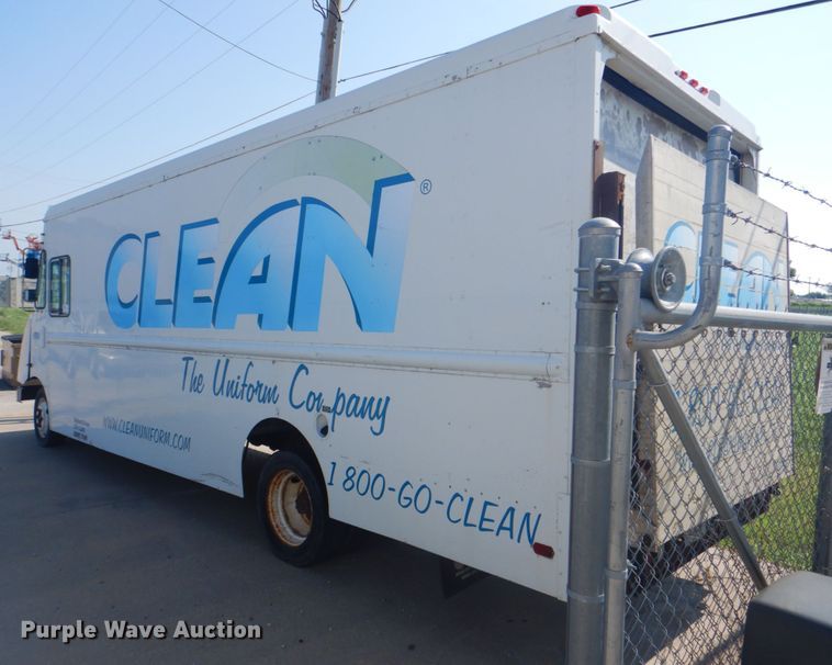 image for item DM3943 2008 Freightliner MT45  delivery truck