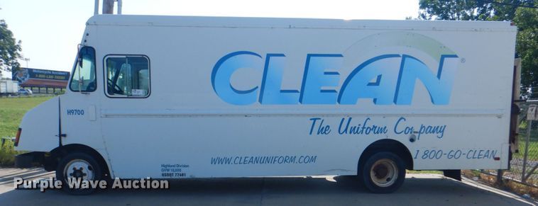 image for item DM3943 2008 Freightliner MT45  delivery truck