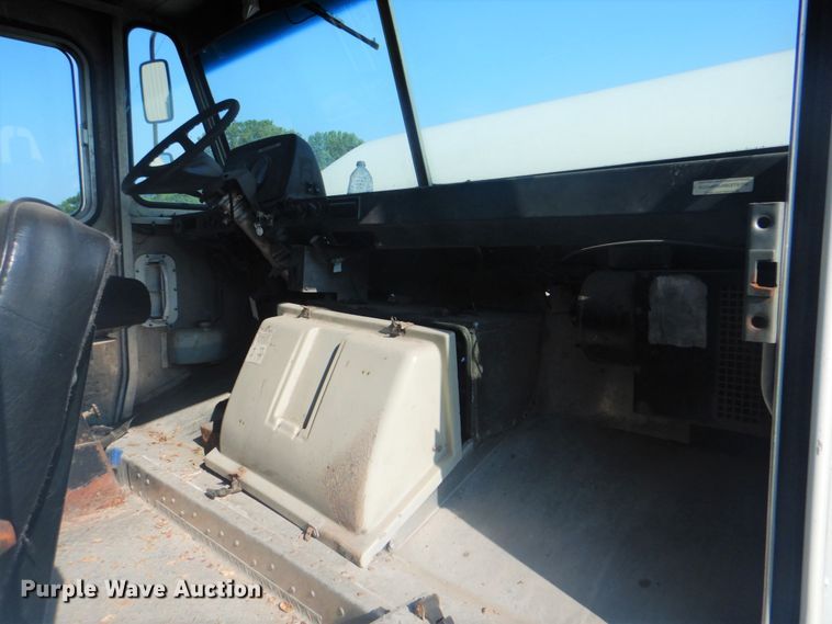 image for item DM3943 2008 Freightliner MT45  delivery truck