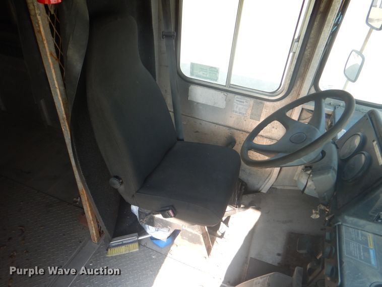 image for item DM3943 2008 Freightliner MT45  delivery truck