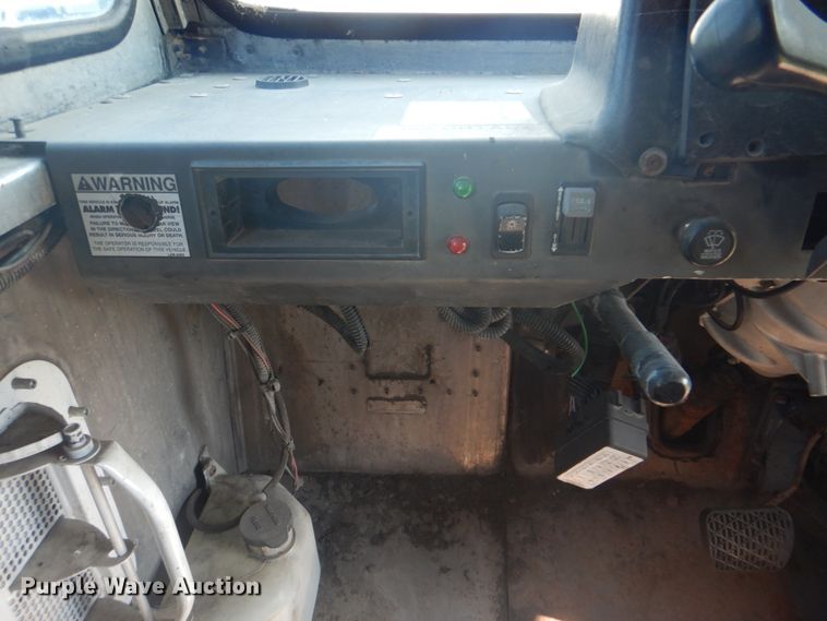 image for item DM3943 2008 Freightliner MT45  delivery truck