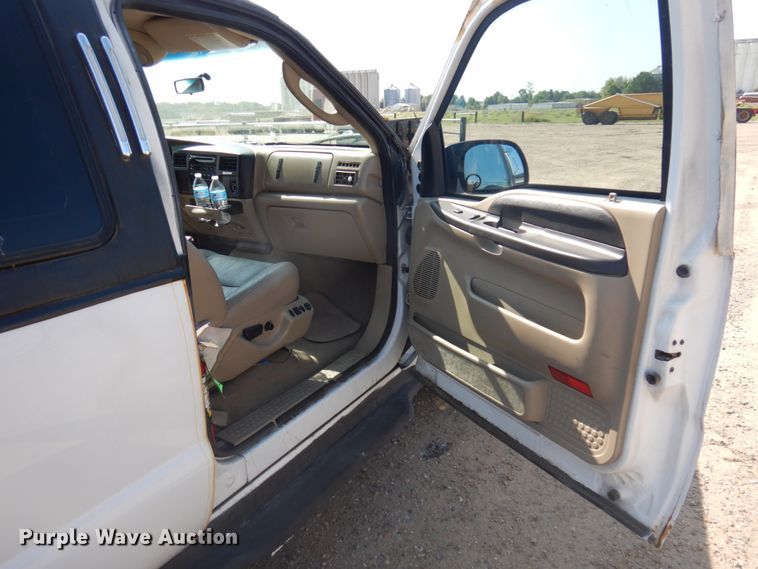 image for item DM5258 2005 Ford Excursion  limousine