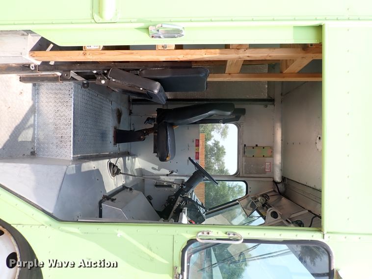 image for item DN1891 1994 Oshkosh MSN  food truck