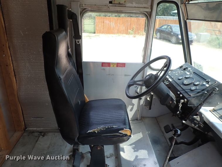 image for item DN1891 1994 Oshkosh MSN  food truck