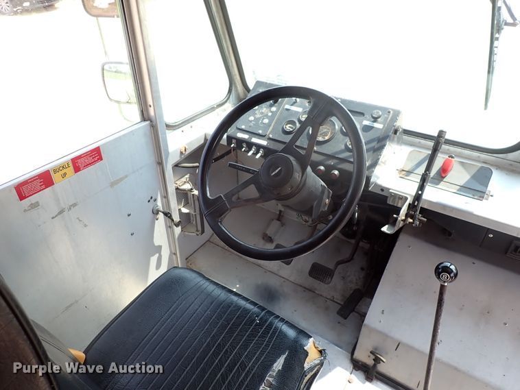 image for item DN1891 1994 Oshkosh MSN  food truck