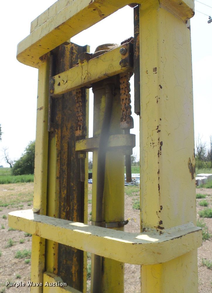 image for item GR9495 Clark  forklift