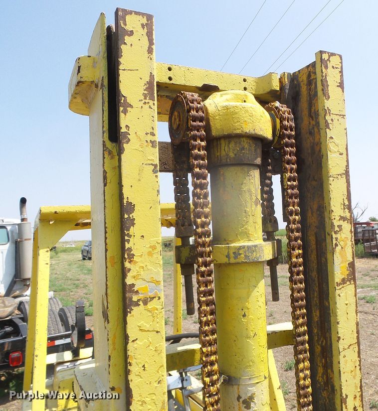 image for item GR9495 Clark  forklift