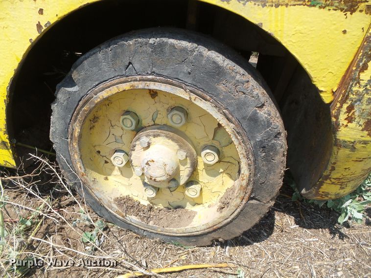 image for item GR9495 Clark  forklift