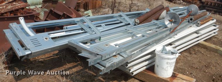 image for item HI9924 (2) garage doors