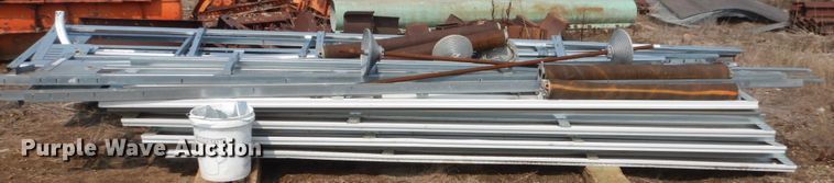 image for item HI9924 (2) garage doors