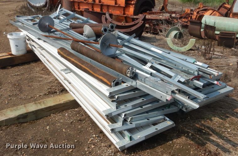 image for item HI9924 (2) garage doors