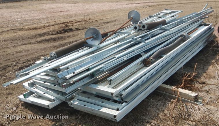 image for item HI9924 (2) garage doors