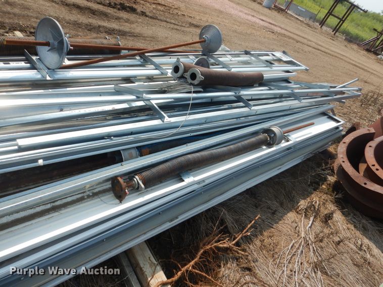 image for item HI9924 (2) garage doors