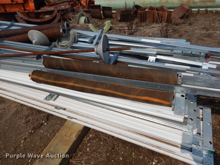 image for item HI9924 (2) garage doors