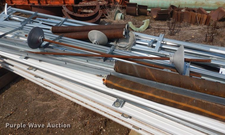 image for item HI9924 (2) garage doors