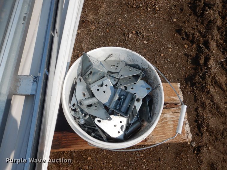 image for item HI9924 (2) garage doors