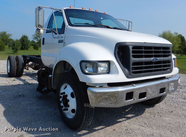 image for item HT9380 2002 Ford F650 Super Duty  truck cab and chassis