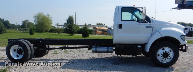 image for item HT9380 2002 Ford F650 Super Duty  truck cab and chassis