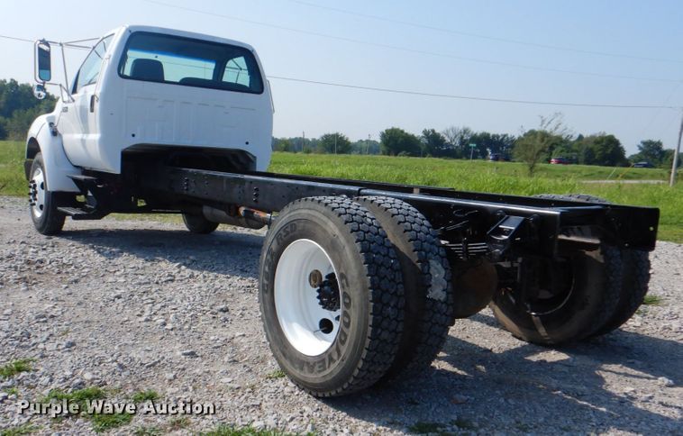 image for item HT9380 2002 Ford F650 Super Duty  truck cab and chassis