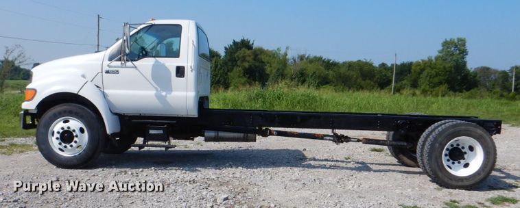 image for item HT9380 2002 Ford F650 Super Duty  truck cab and chassis