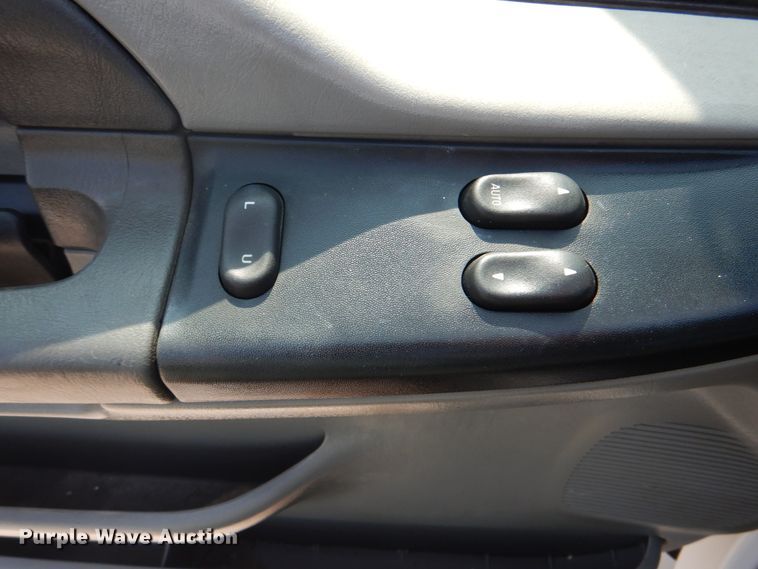 image for item HT9380 2002 Ford F650 Super Duty  truck cab and chassis