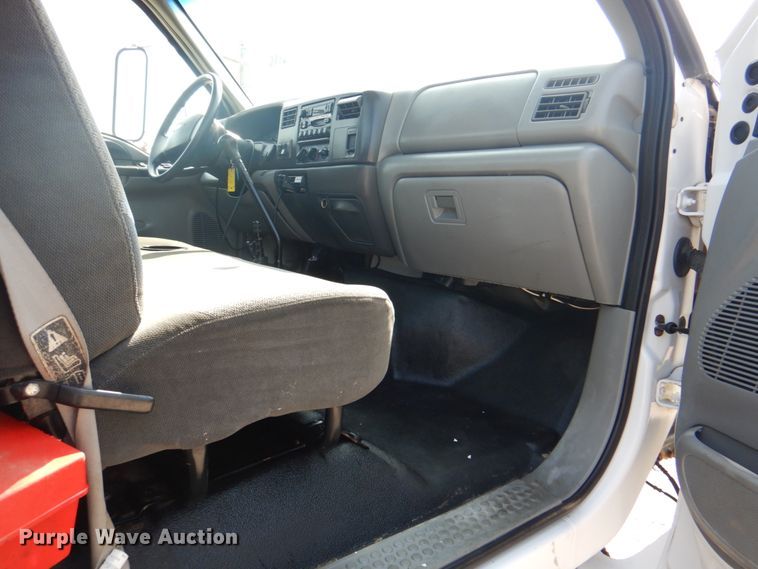 image for item HT9380 2002 Ford F650 Super Duty  truck cab and chassis