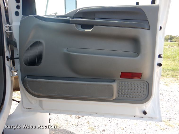 image for item HT9380 2002 Ford F650 Super Duty  truck cab and chassis