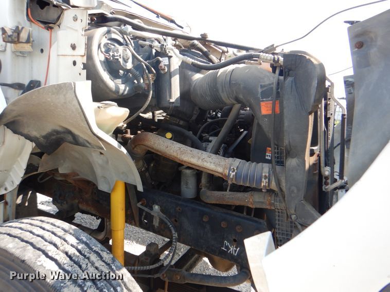 image for item HT9380 2002 Ford F650 Super Duty  truck cab and chassis