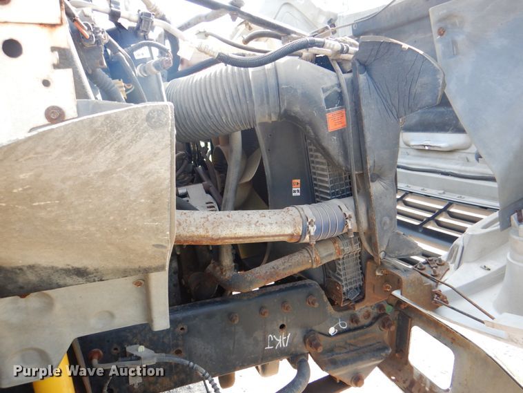 image for item HT9380 2002 Ford F650 Super Duty  truck cab and chassis