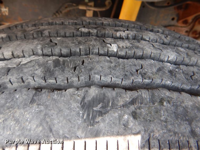 image for item HT9380 2002 Ford F650 Super Duty  truck cab and chassis