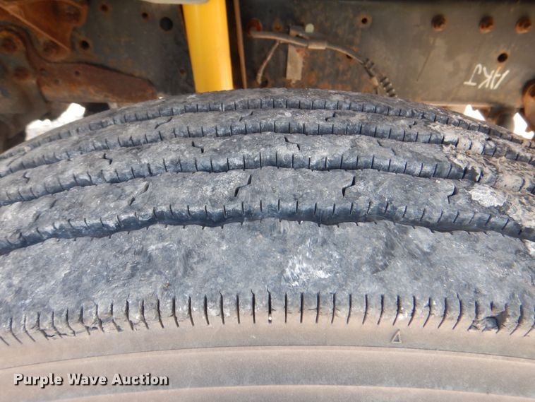 image for item HT9380 2002 Ford F650 Super Duty  truck cab and chassis