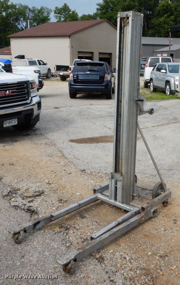 image for item II9675 Genie SL-13  lift