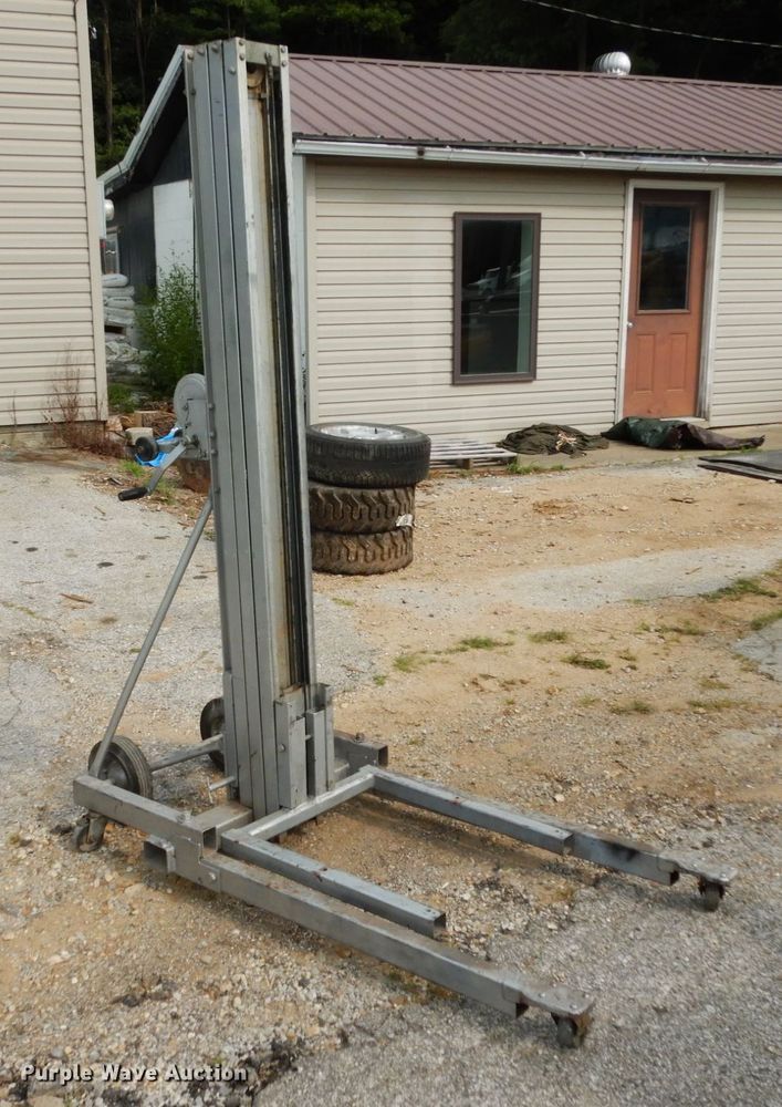 image for item II9675 Genie SL-13  lift