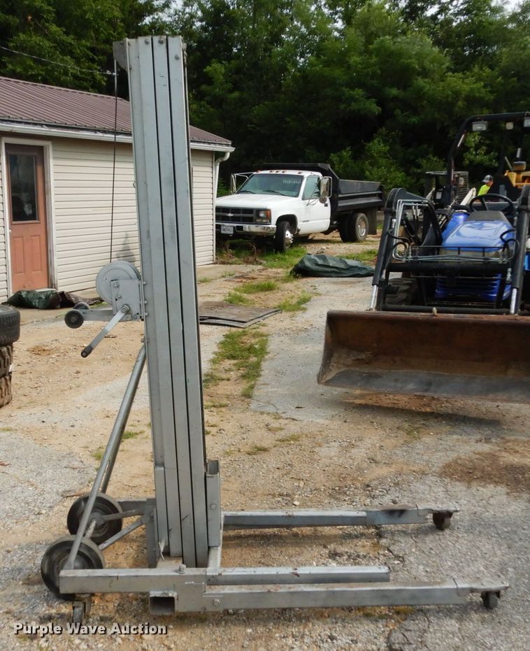 image for item II9675 Genie SL-13  lift